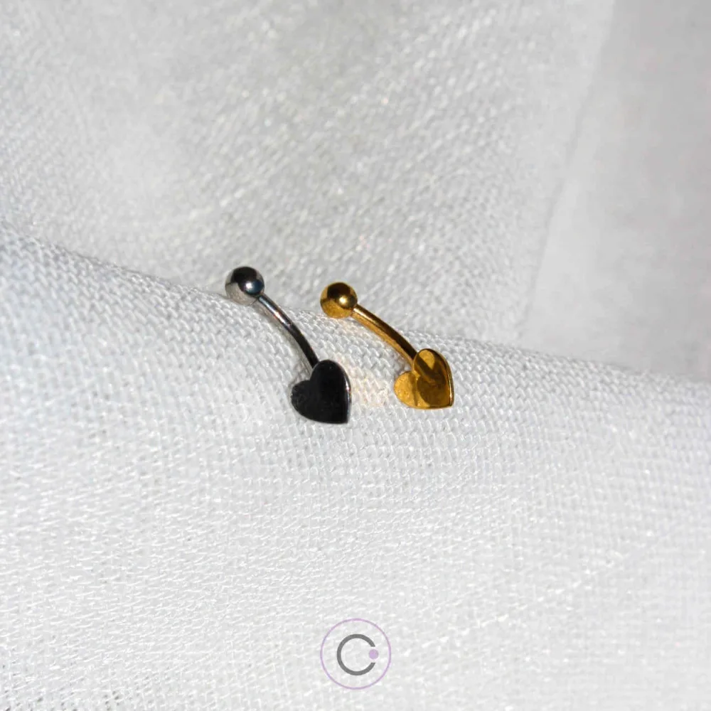 piercing-curvo-aço-rook-sobrancelha