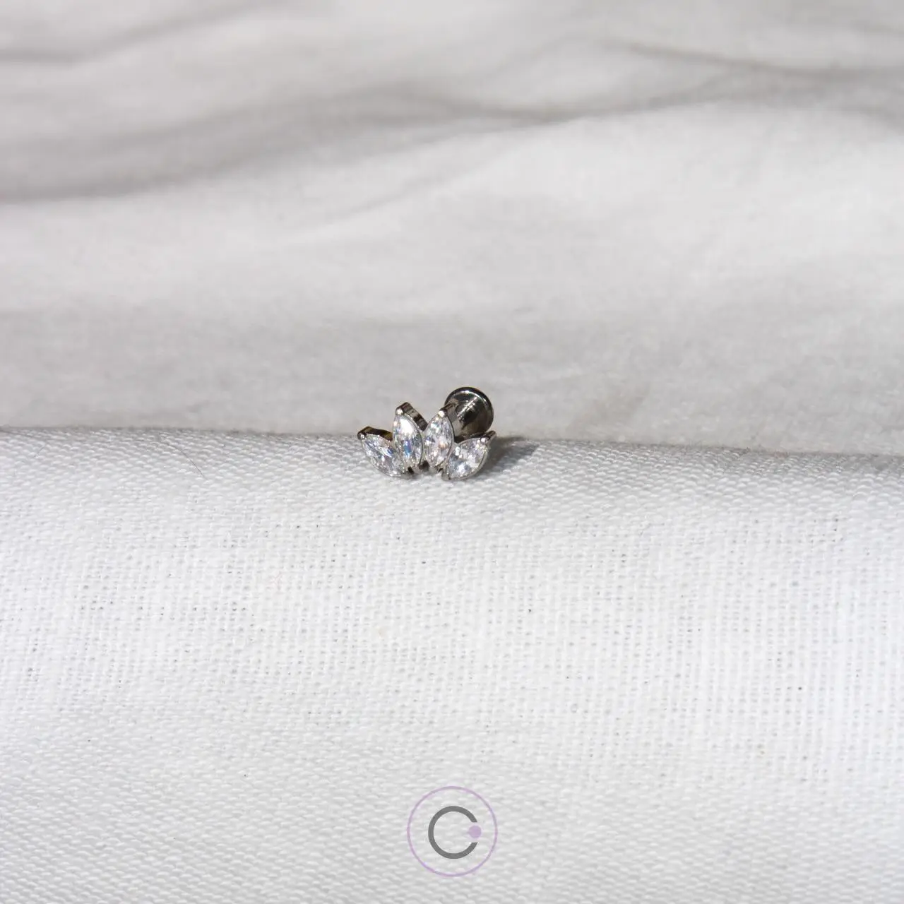 piercings orelha helix conch tragus flat