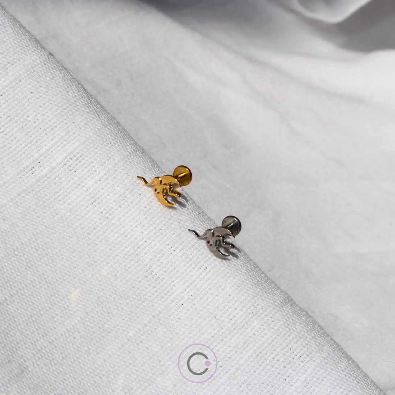 piercings orelha helix conch tragus flat